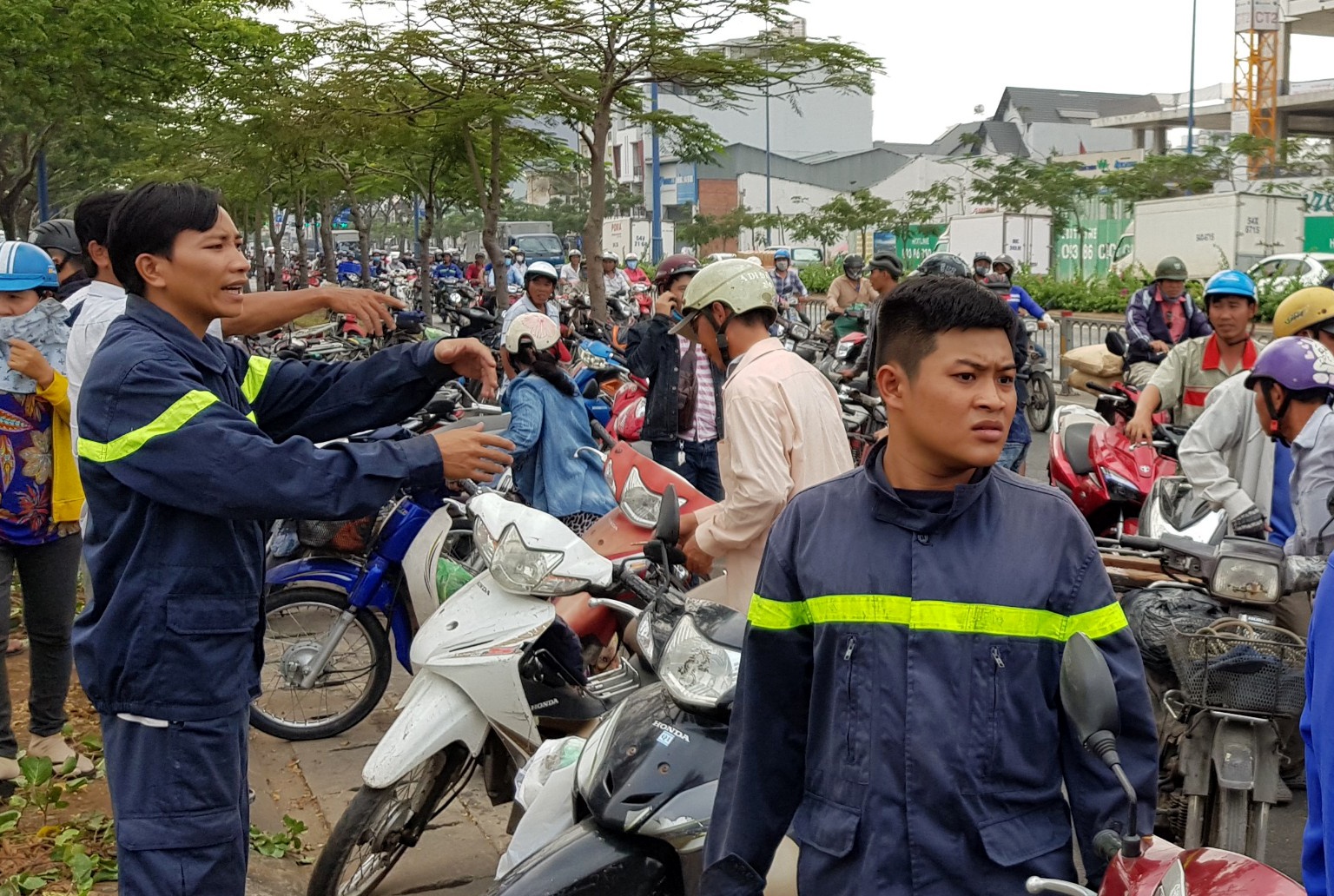 người đàn ông nhảy kênh ở sài gòn ảnh 3 nguoi dan ong nhay kenh o sai gon anh 3