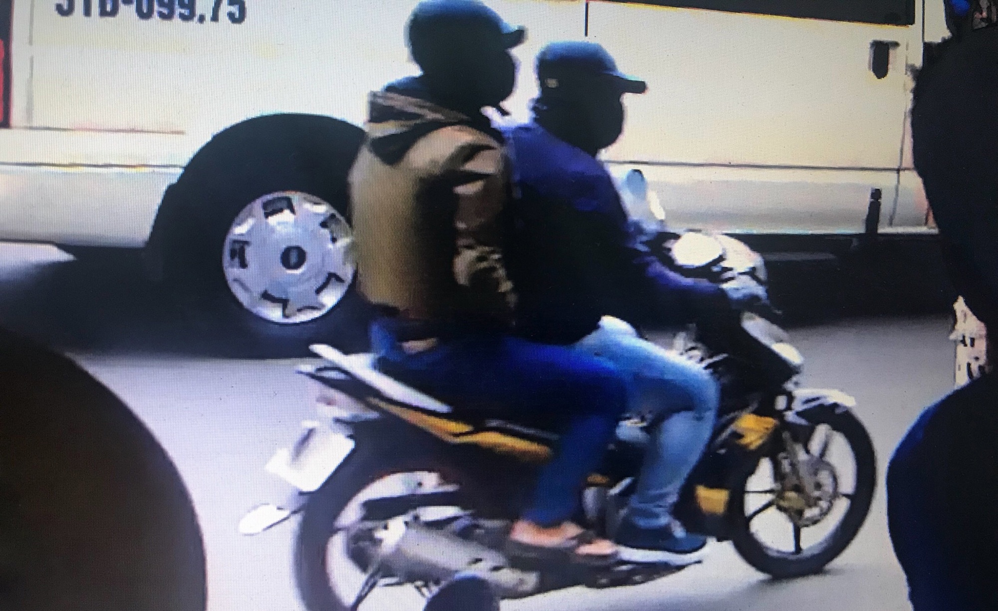 camera ghi hình tên cướp ngân hàng ảnh 1 camera ghi hinh ten cuop ngan hang anh 1