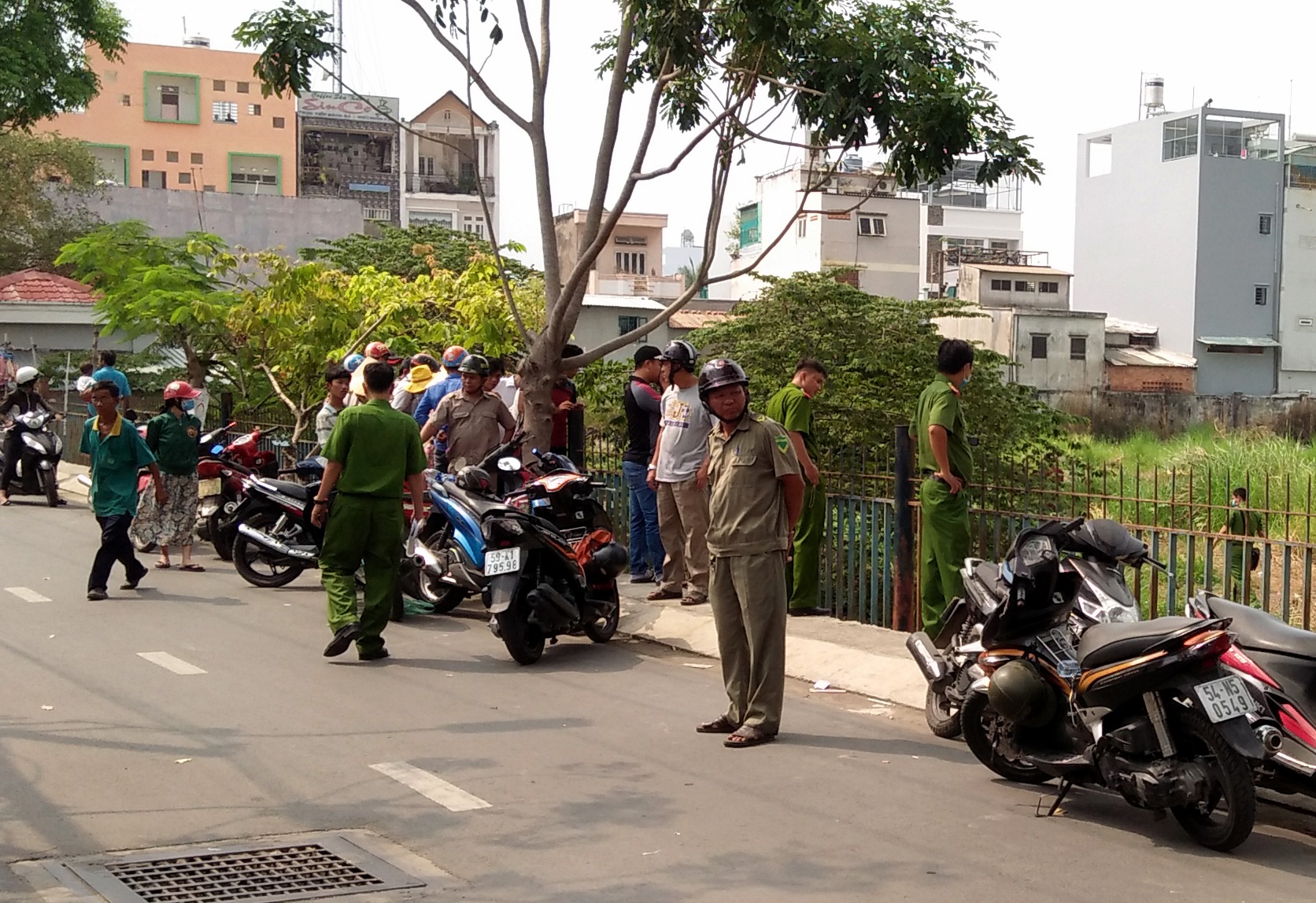 Be trai so sinh tu vong con nguyen day ron o Sai Gon hinh anh