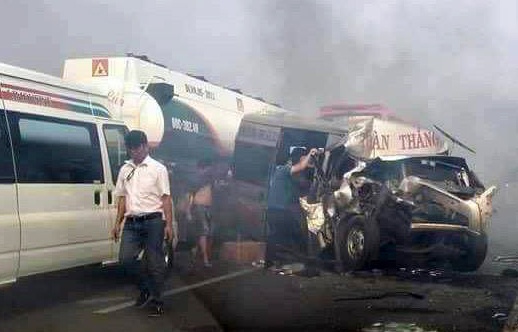 Hien truong tai nan lien hoan tren cao toc Long Thanh vi khoi mu hinh anh
