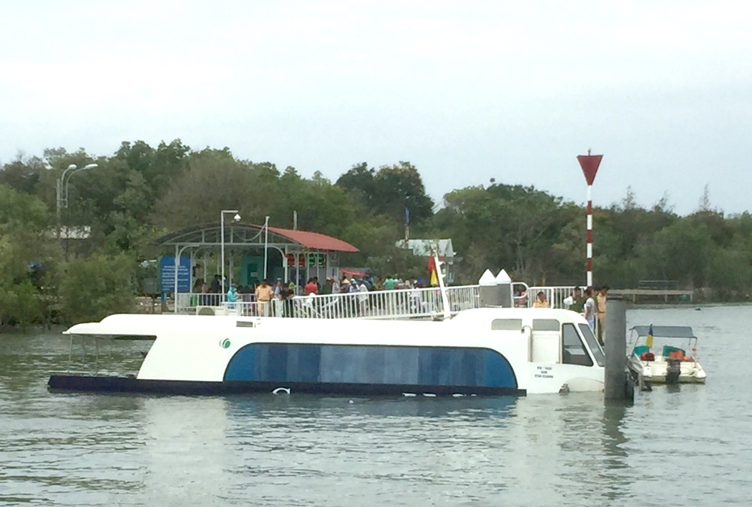 Nuoc tran tau cao toc, 42 hanh khach thoat nan tai Can Gio hinh anh