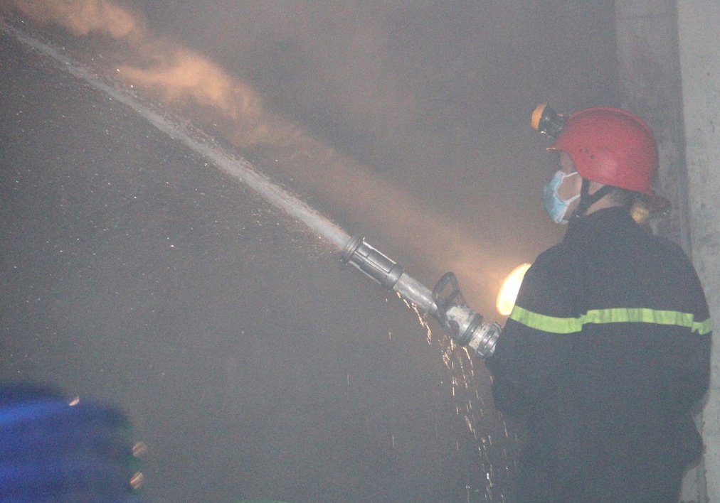 Chay lon tai kho banh ABC o Sai Gon hinh anh