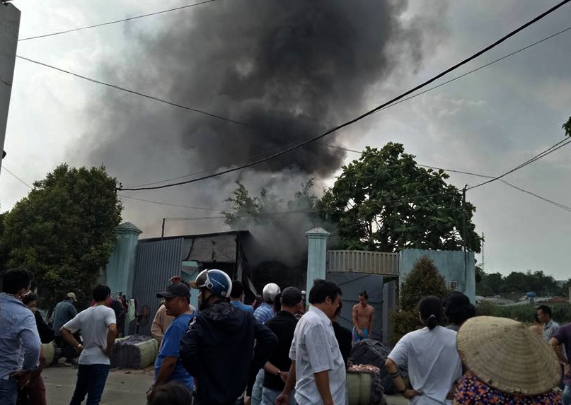 Xuong vai boc chay ngun ngut o Sai Gon hinh anh