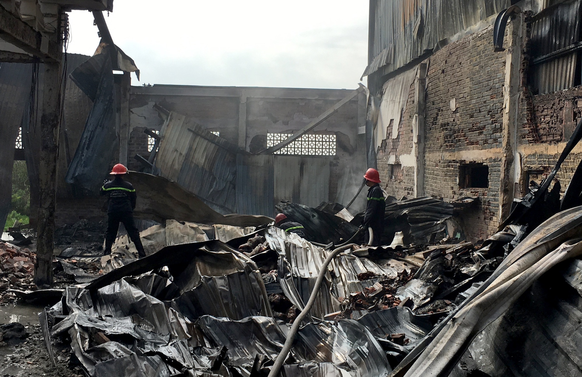 Chay lon xuong tai che nhua o Sai Gon hinh anh