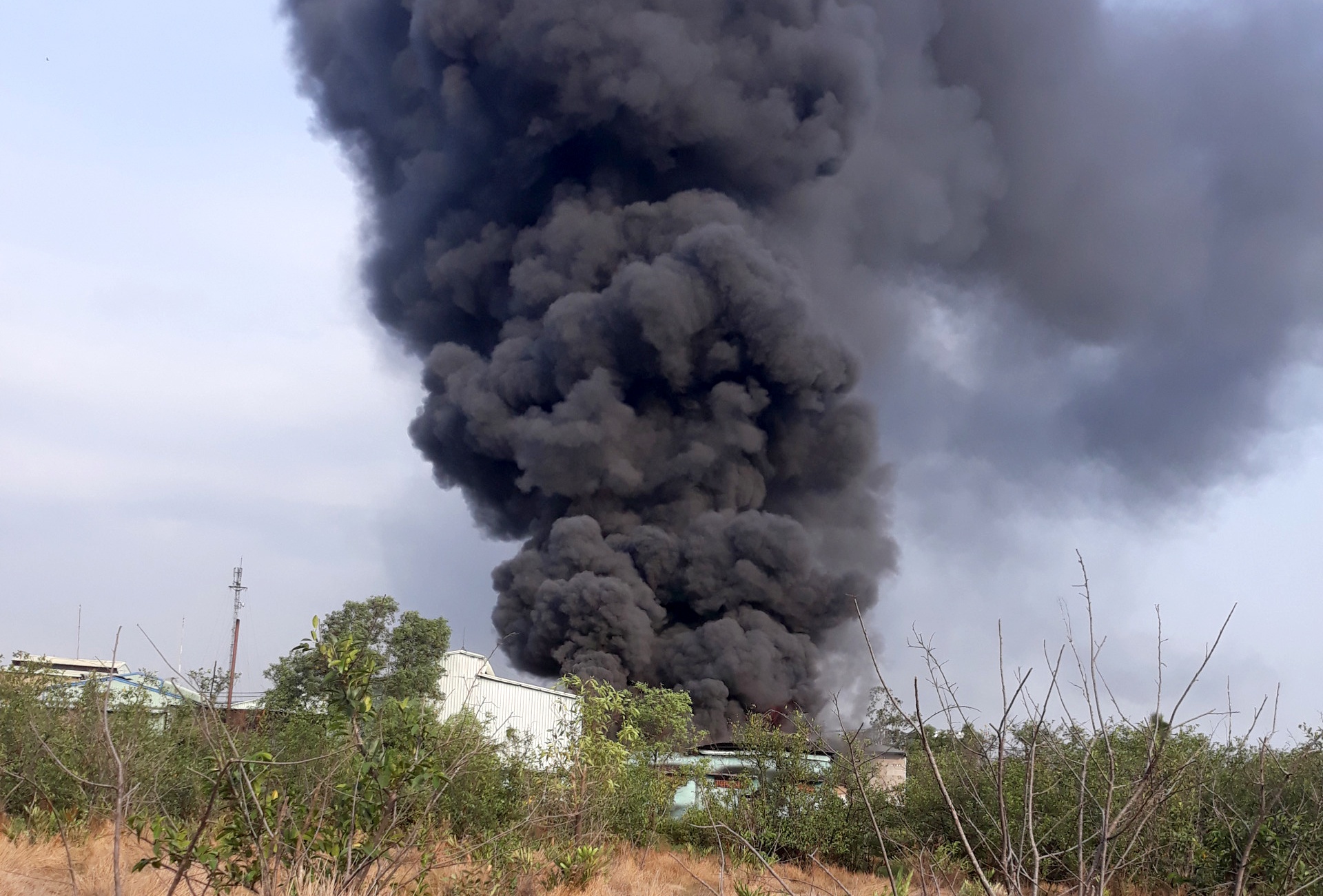 chay xuong tai che nhua o sai gon anh 1