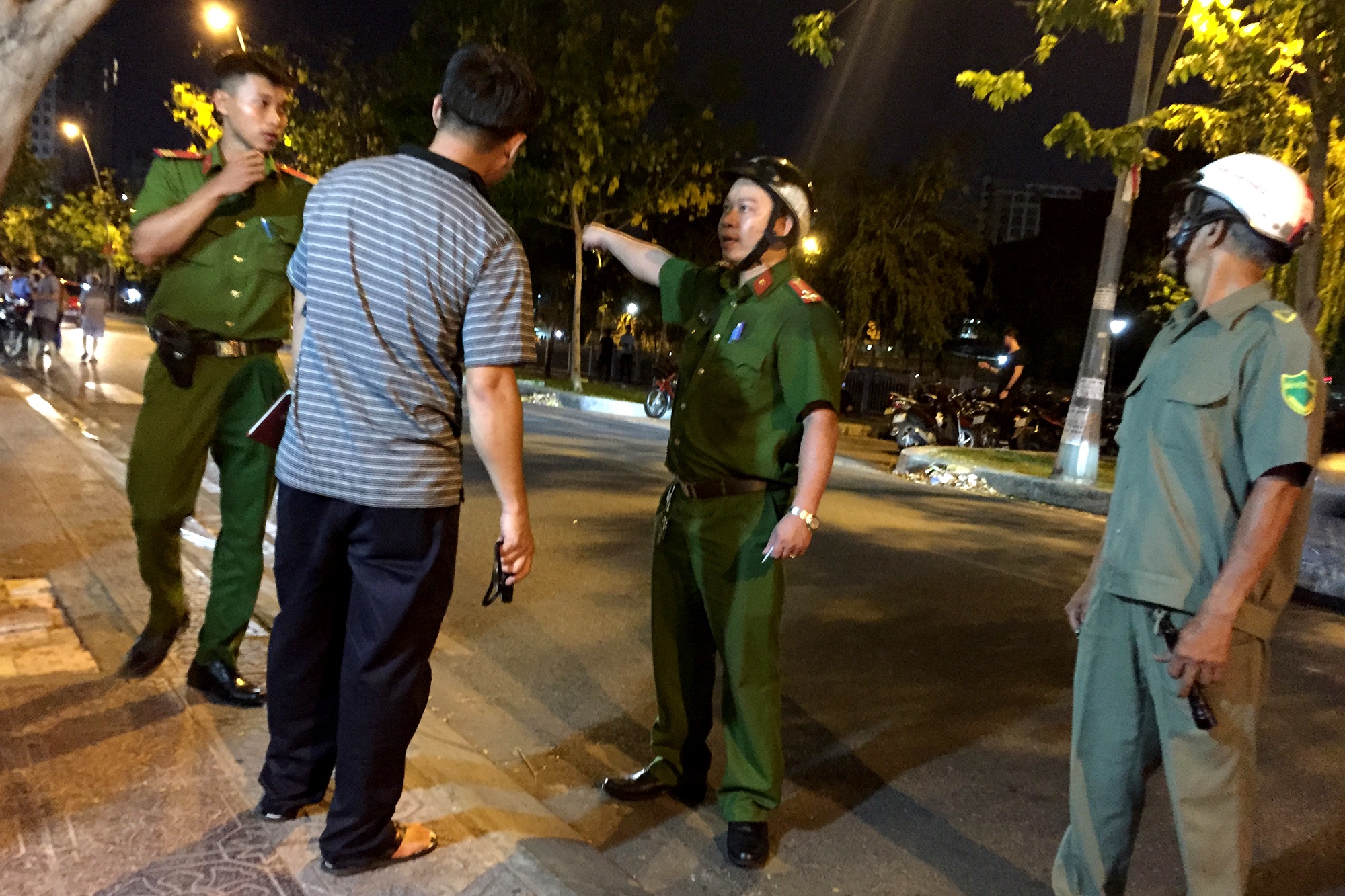 Nhan chung ke phut giang ho no sung hon chien o Sai Gon hinh anh
