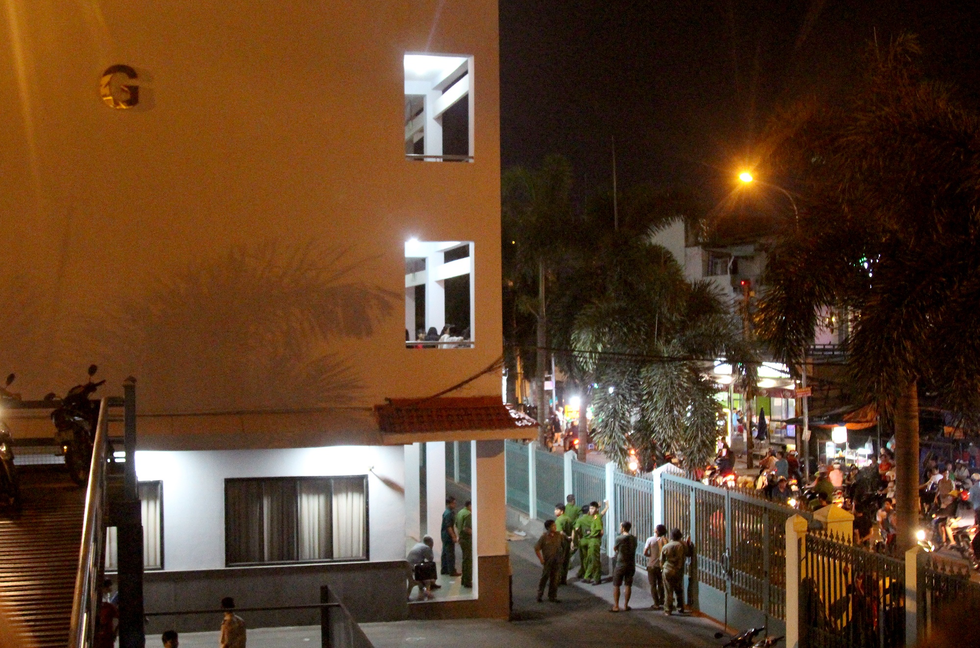 người phụ nữ nhảy lầu ảnh 2 nguoi phu nu nhay lau anh 2