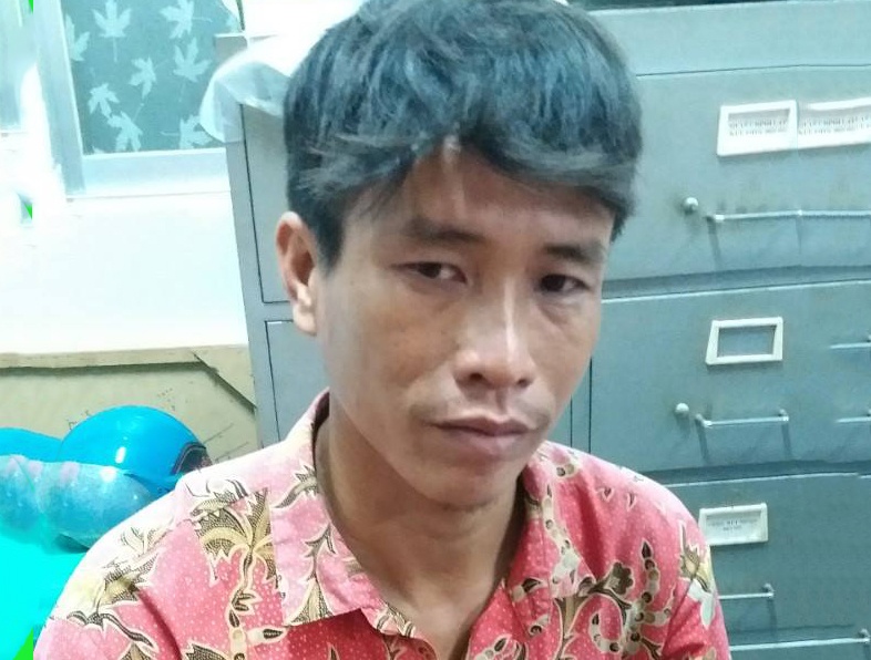 Ga trai dam chet nguoi dung xem danh bai trong phong tro hinh anh
