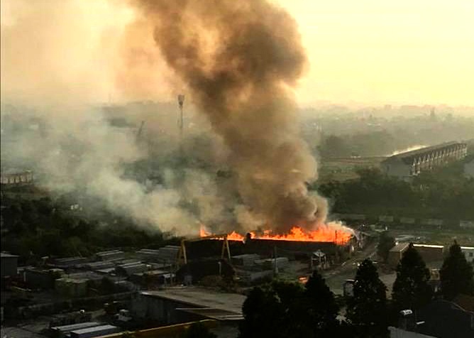 20 lan trai cua cong nhan o Sai Gon bi chay rui hinh anh