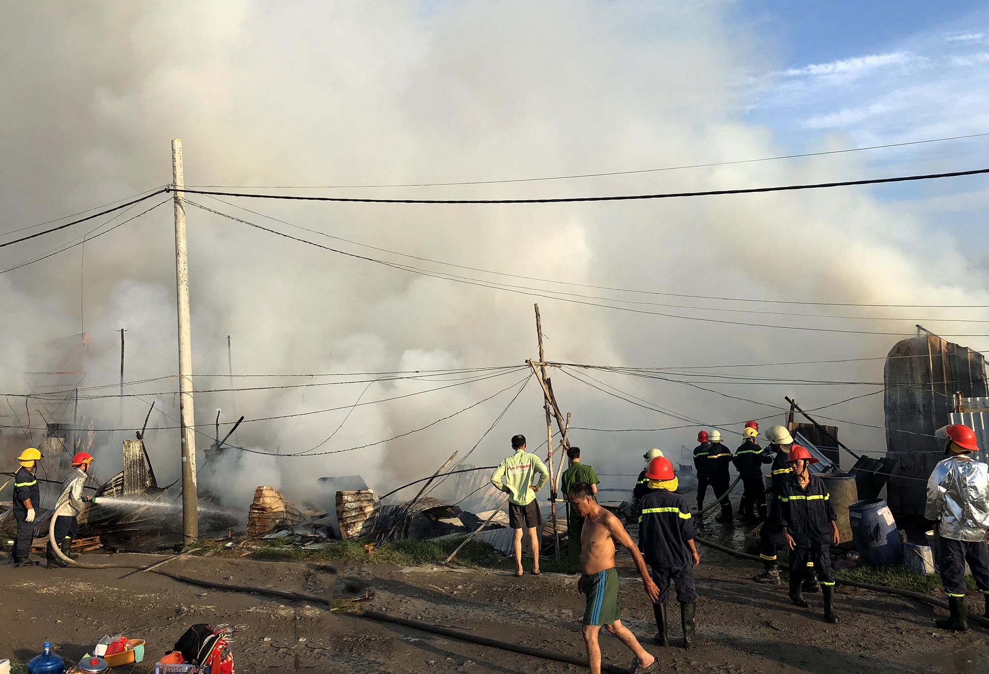 khu lan trai cong nhan chay rui anh 1