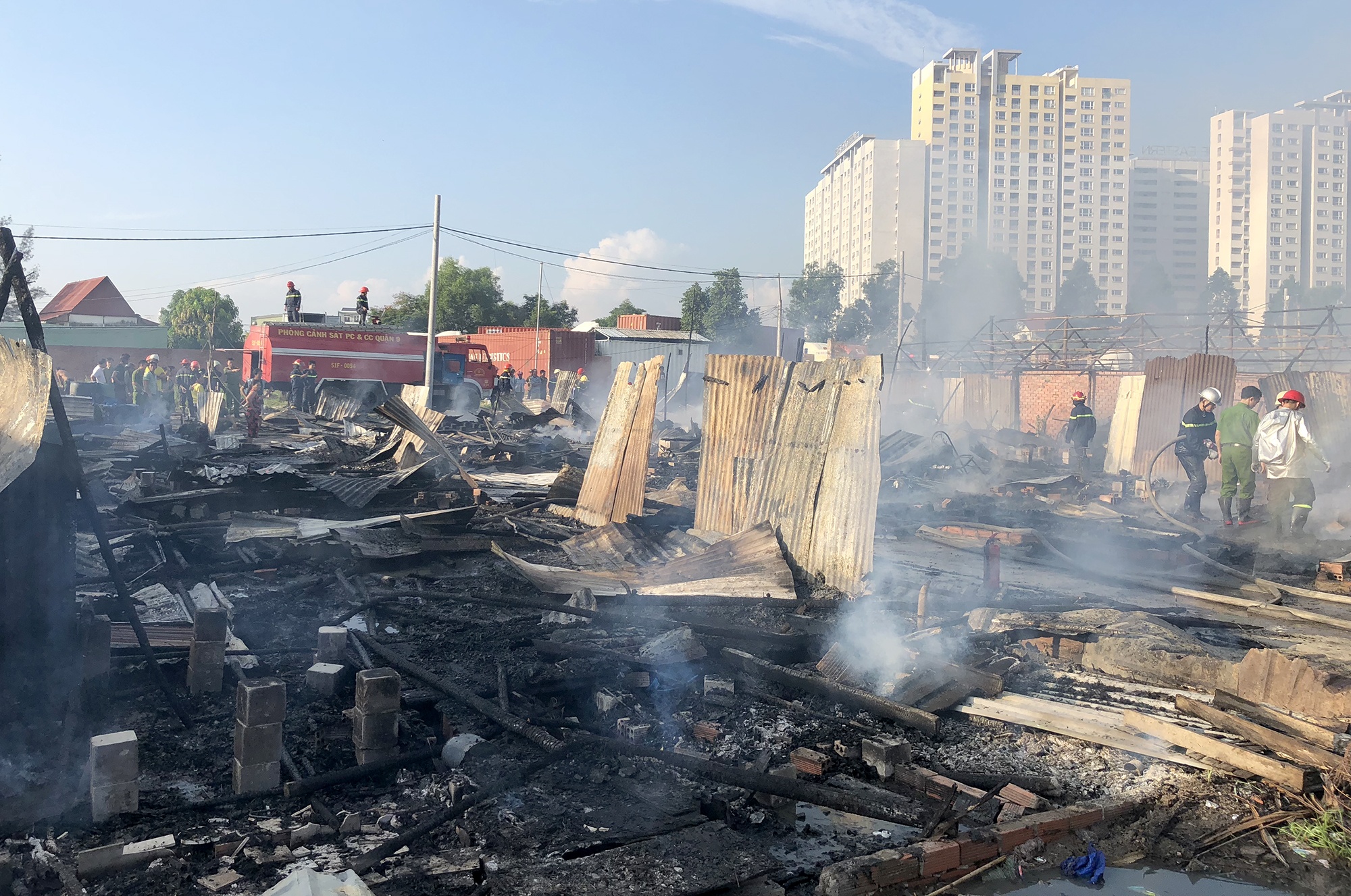 khu lan trai cong nhan chay rui anh 3