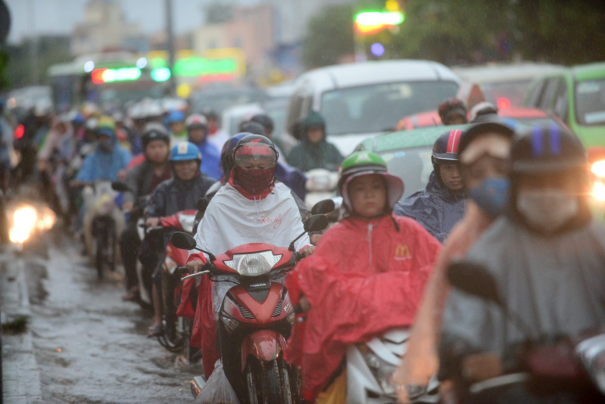 mua lon gay ngap o sai gon anh 7