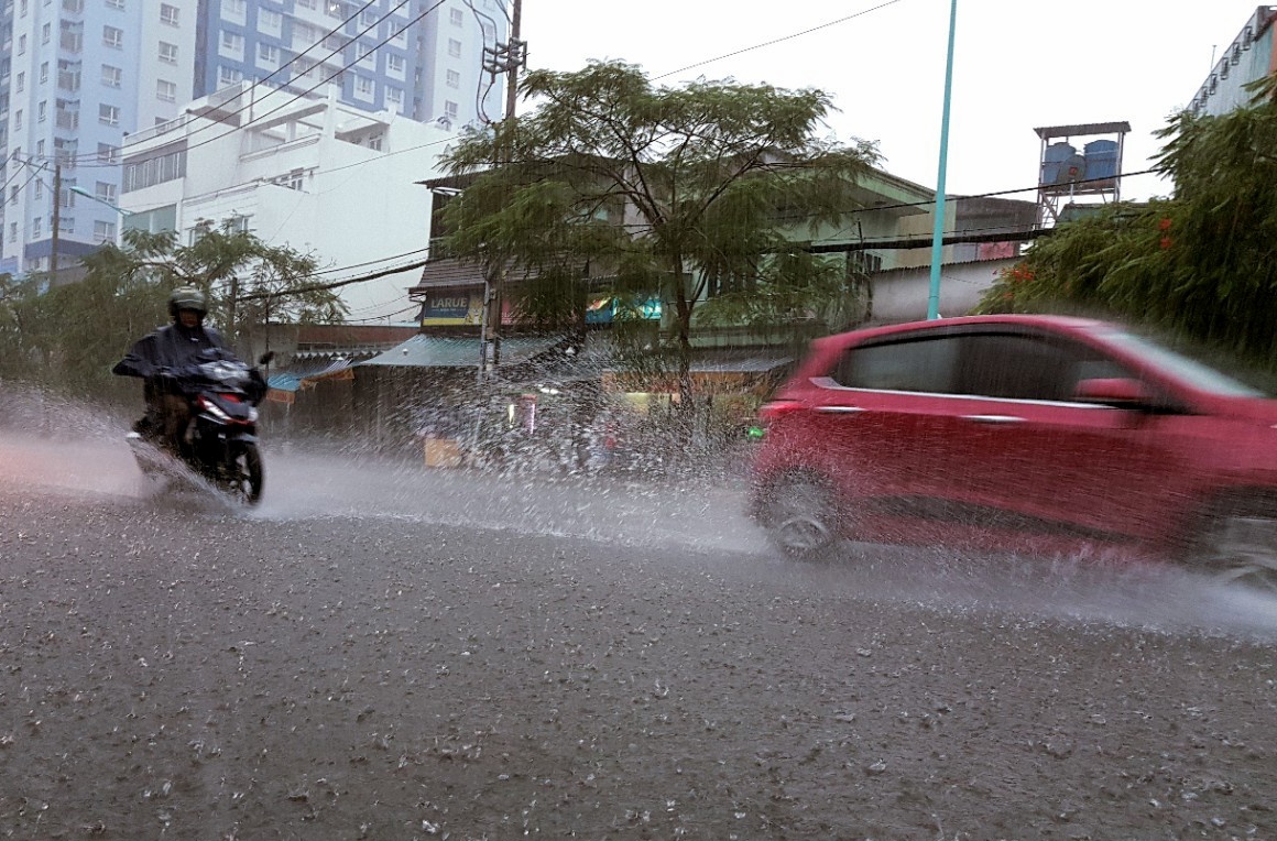 mua lon gay ngap o sai gon anh 6