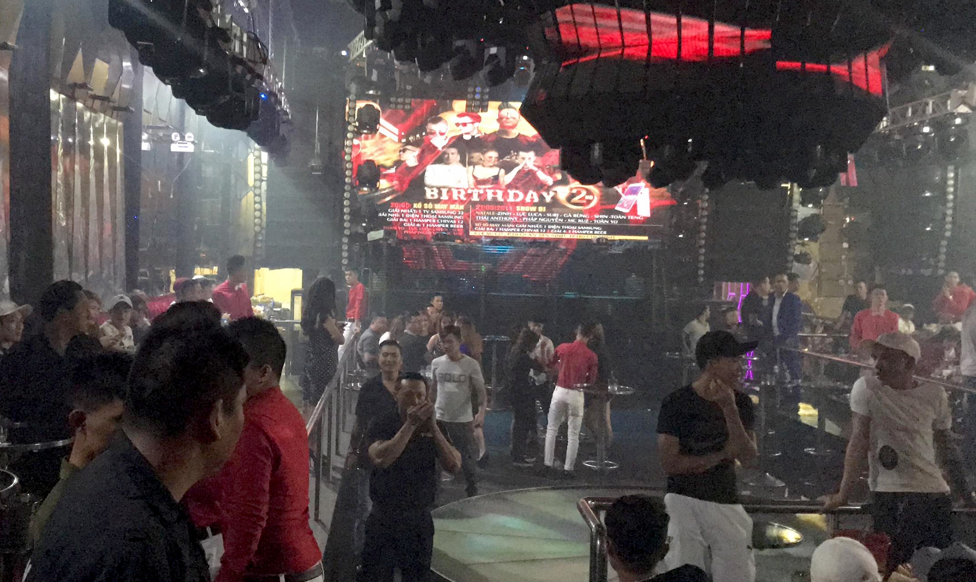 Tiep vien mac bikini anh 2