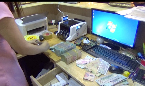 Pha o co bac nup bong cau lac bo the thao o Sai Gon hinh anh