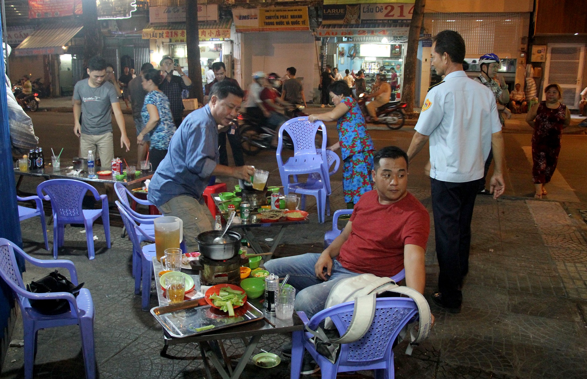 ông đoàn ngọc hải xuống đường ảnh 2 ong doan ngoc hai xuong duong anh 2