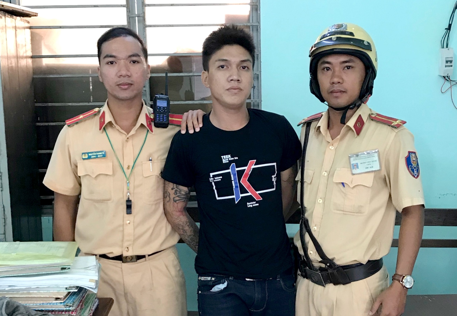 Ten cuop bi phat hien khi an nau cung nguoi yeu trong khach san hinh anh