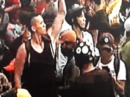 Khoi to nam du khach My gay roi o Sai Gon hinh anh