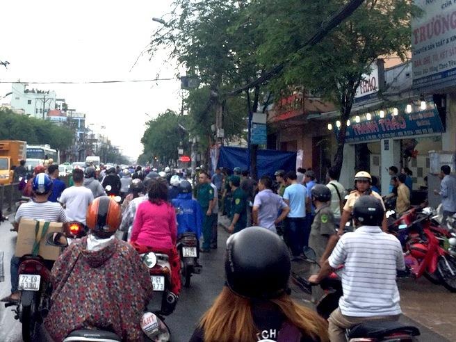 No tai tru so cong an phuong o Sai Gon, nu canh sat bi thuong hinh anh
