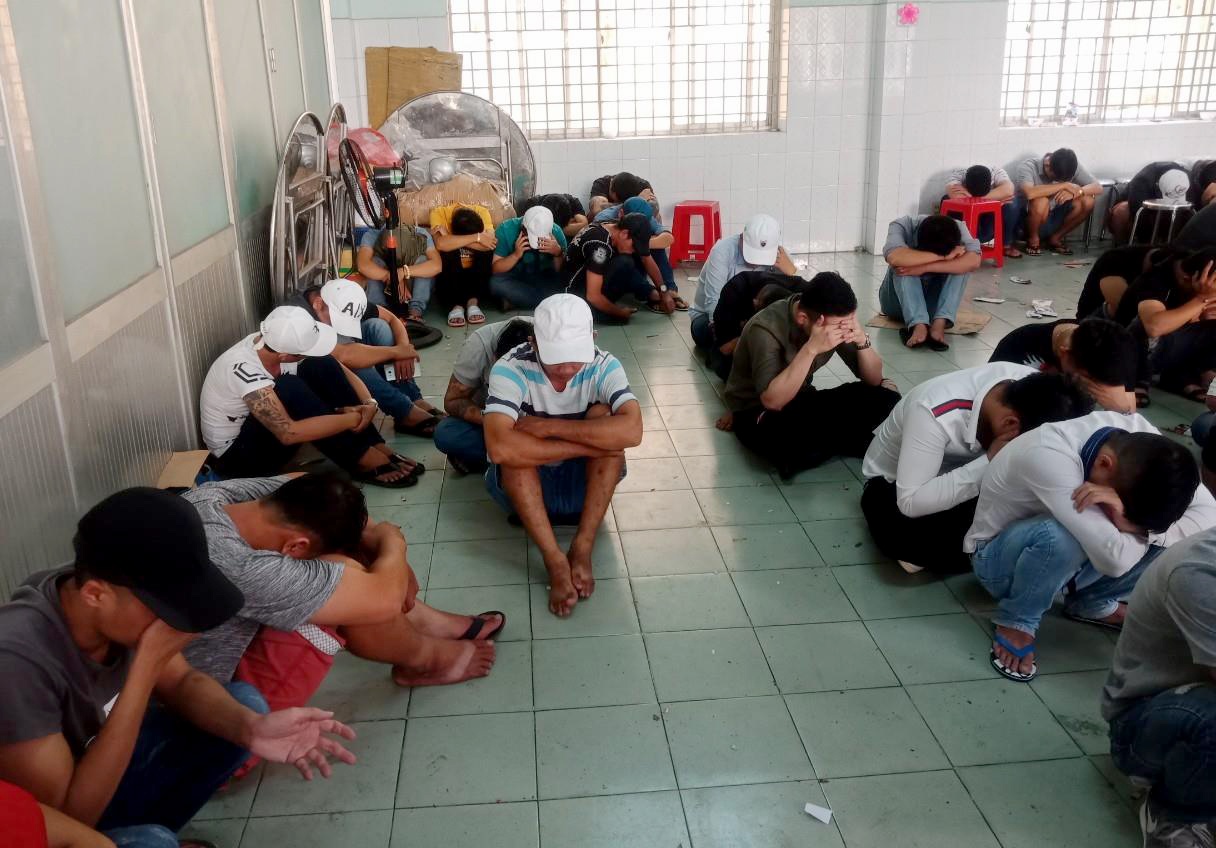 bat ma tuy trong quan bar anh 2