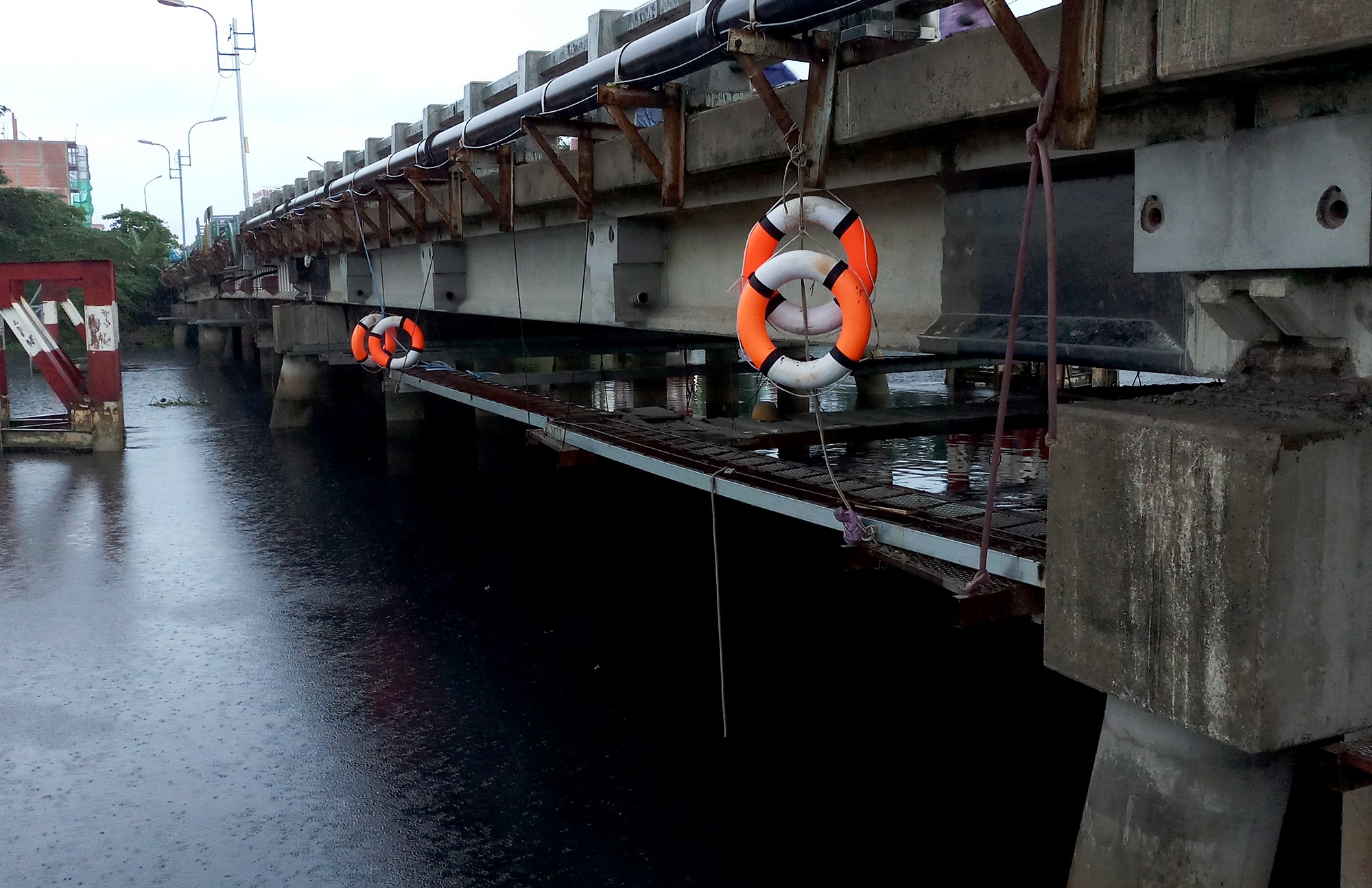 nam công nhân rơi xuống sông tử vong ảnh 1 nam cong nhan roi xuong song tu vong anh 1