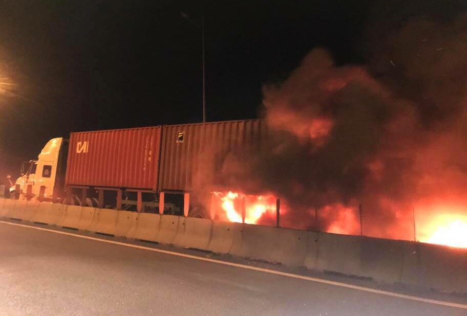 hiện trường vụ tai nạn trên cao tốc ảnh 1 hien truong vu tai nan tren cao toc anh 1