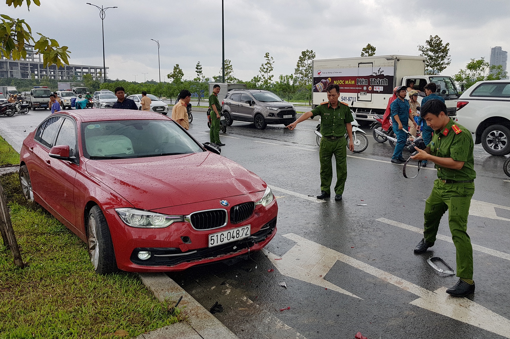 Oto BMW tong chet co gai o Sai Gon hinh anh