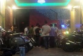 Hon chien trong quan karaoke o Sai Gon, 1 nguoi bi dam chet hinh anh