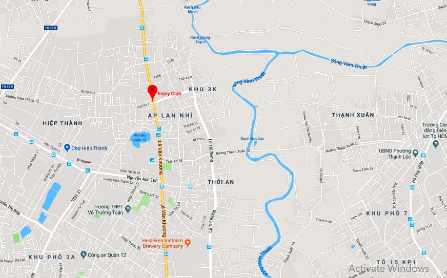 hon chien truoc quan bar o sai gon anh 2