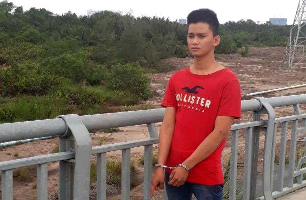 Bi nguoi dan truy duoi, ke trom nhay xuong song o Sai Gon hinh anh