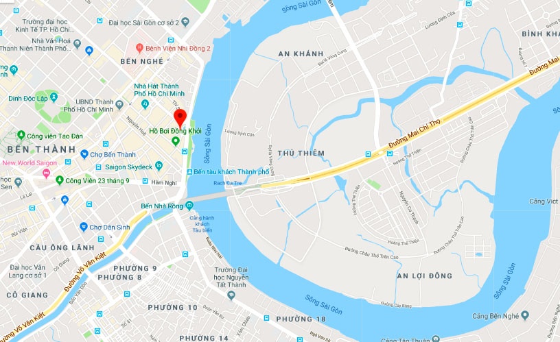 Cảnh sát giao thông chở bé trai đi tìm mẹ ảnh 2 Canh sat giao thong cho be trai di tim me anh 2