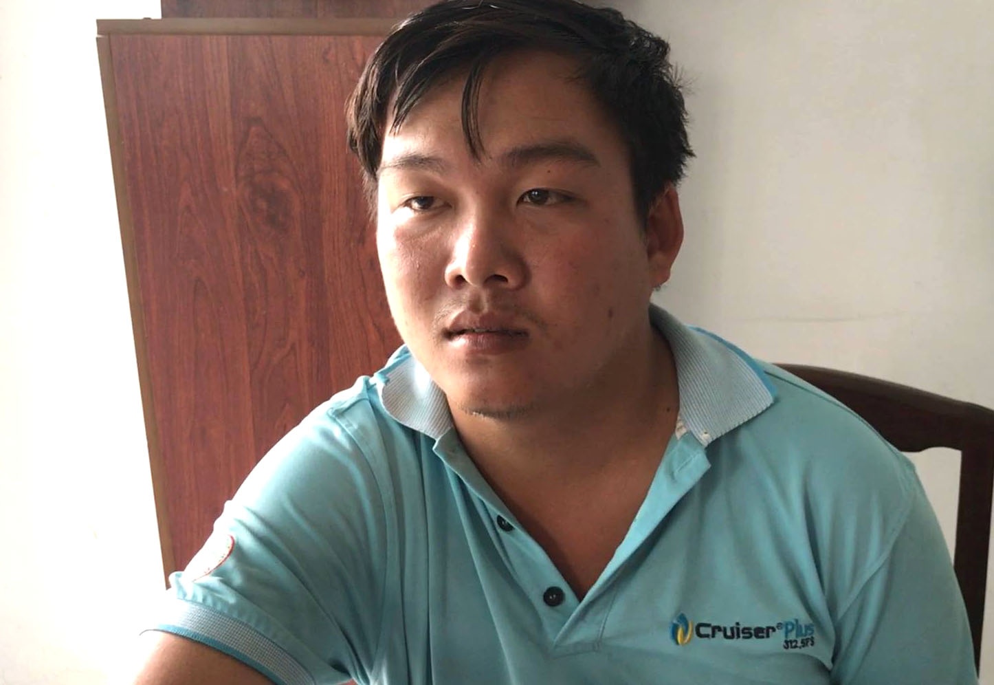 Nguoi dan ong thiet mang khi can 2 vo chong cai nhau hinh anh