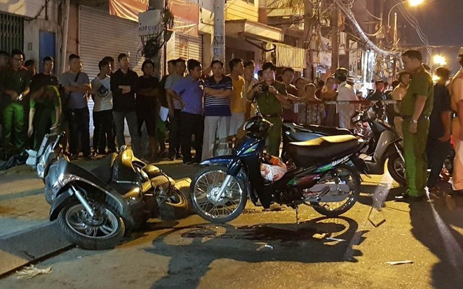 Nguoi phu nu o Sai Gon bao bi 2 thanh nien gi roi dien, cuop xe SH hinh anh