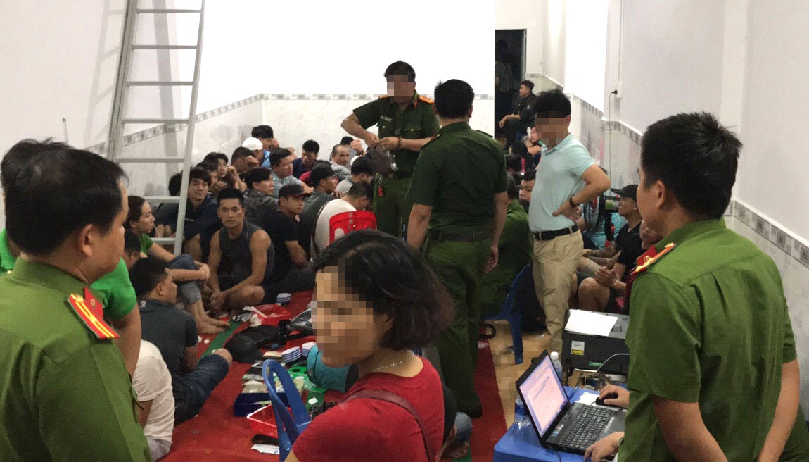 bộ công an bắt sới bạc ảnh 1 bo cong an bat soi bac anh 1