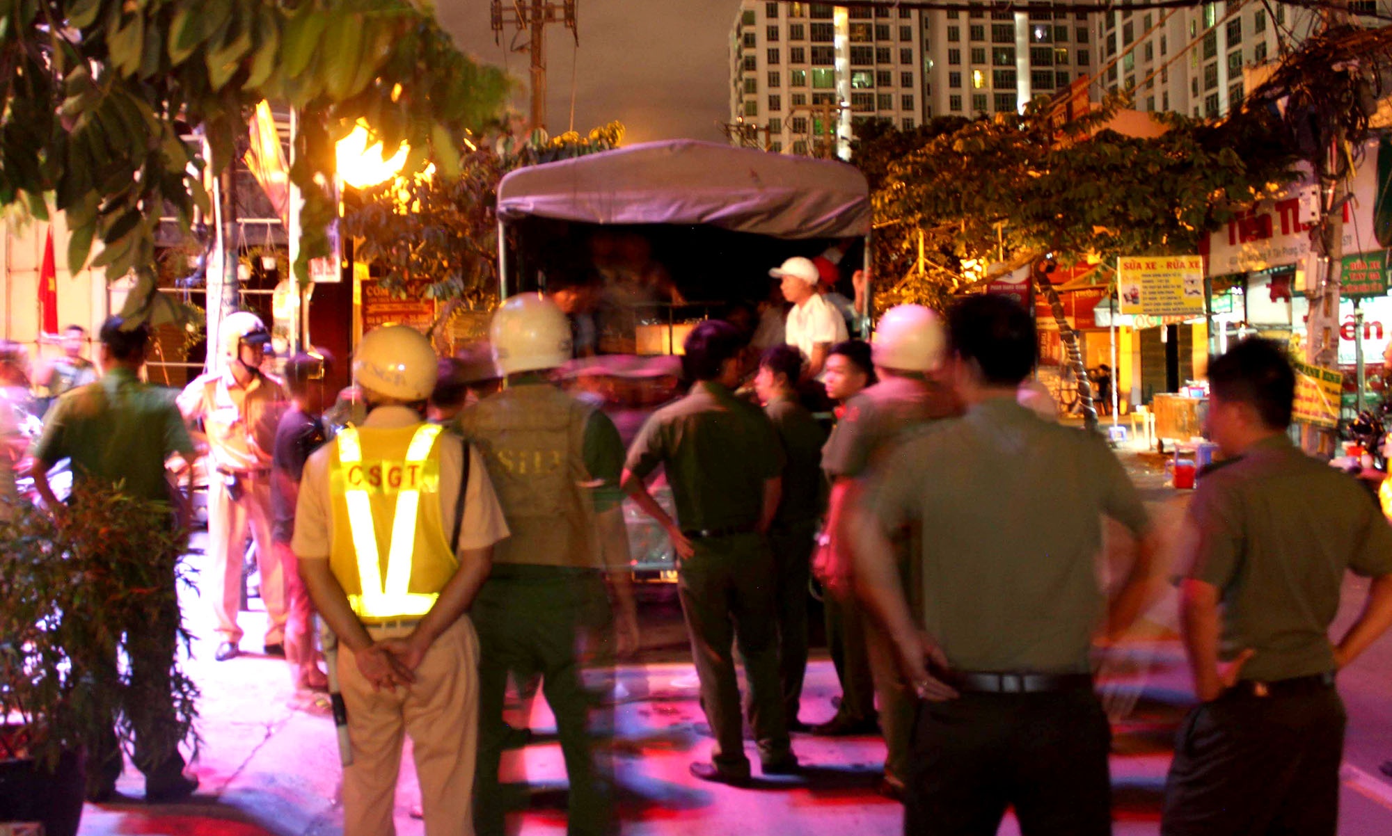 Bắt ma túy trong quán bar ở Sài Gòn ảnh 2 Bat ma tuy trong quan bar o Sai Gon anh 2