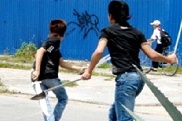 Mot nguoi bi chem nham trong vu hon chien giua 2 nhom hinh anh