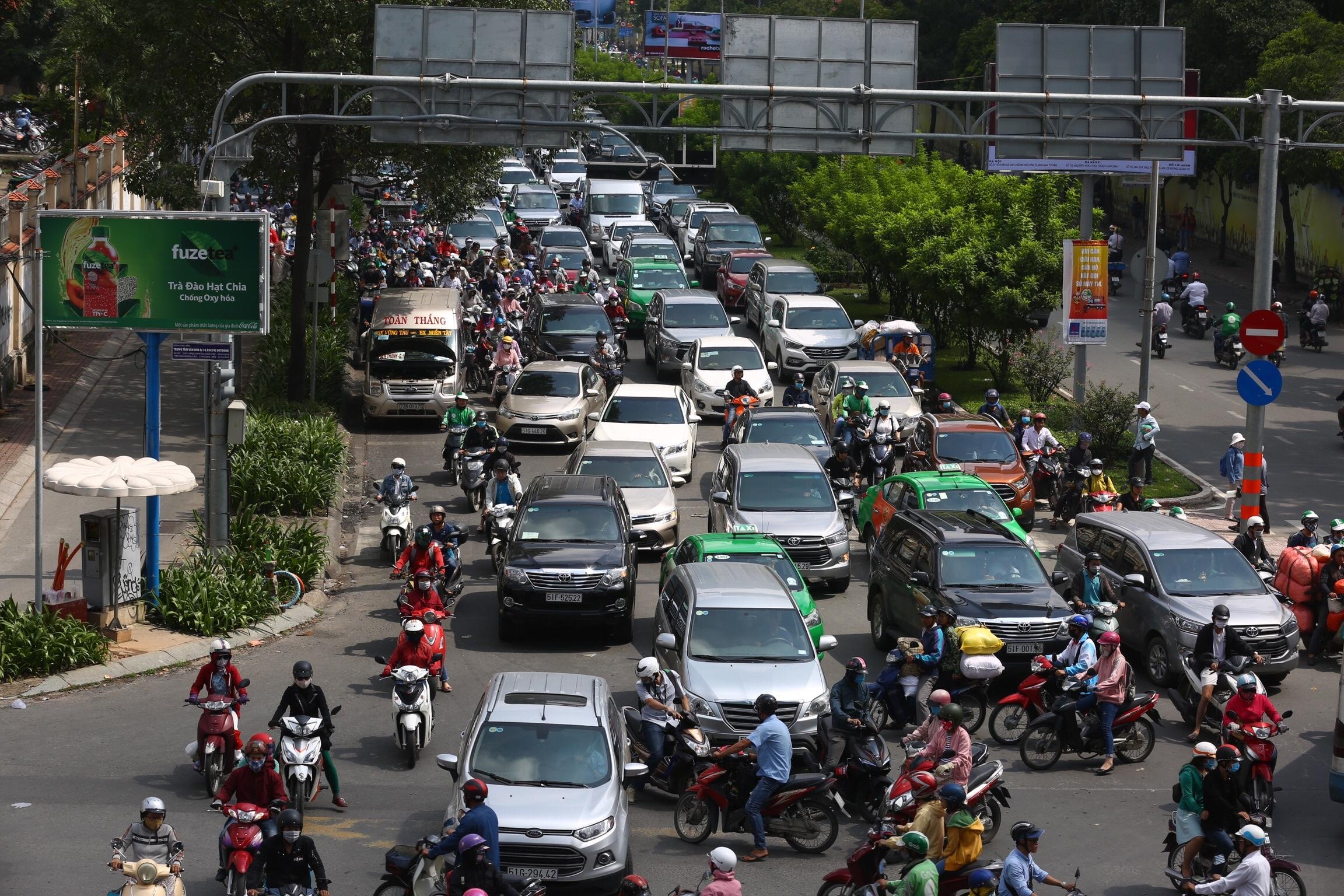 giao thong te liet o sai gon anh 13