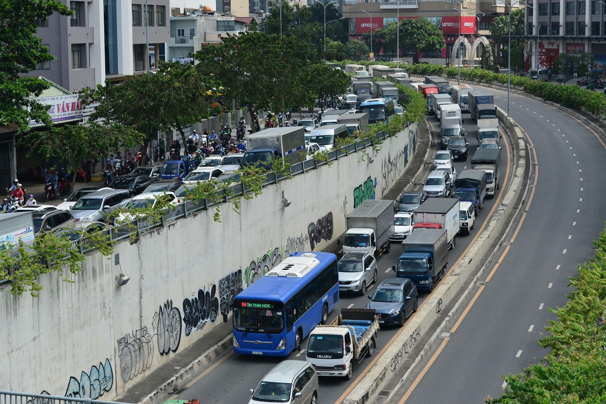 giao thong te liet o sai gon anh 11