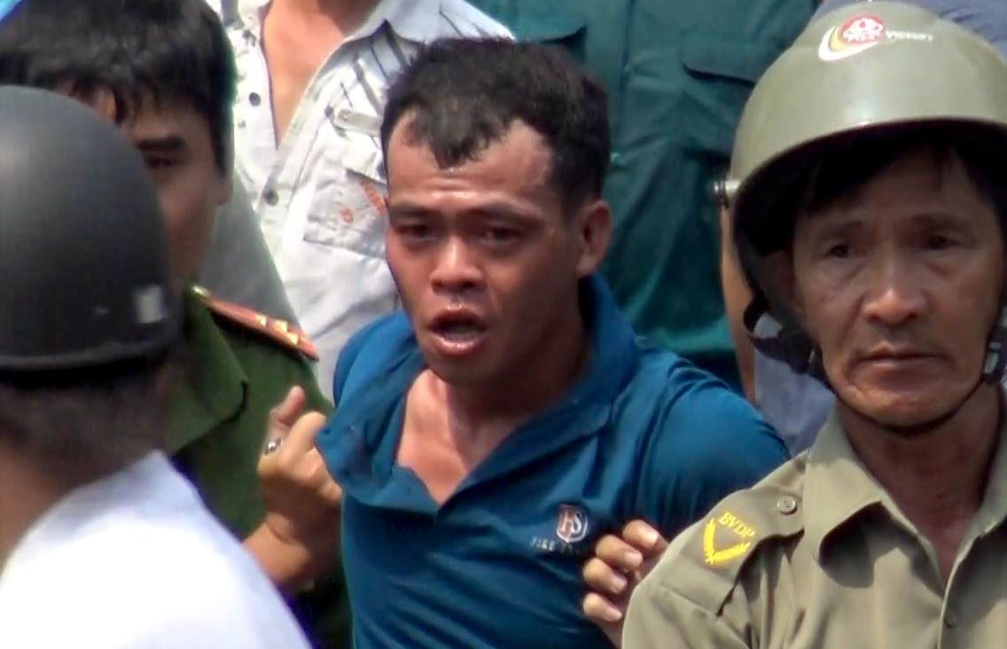 Nguoi dan ong tu vong sau khi bi canh sat tam giu hinh anh
