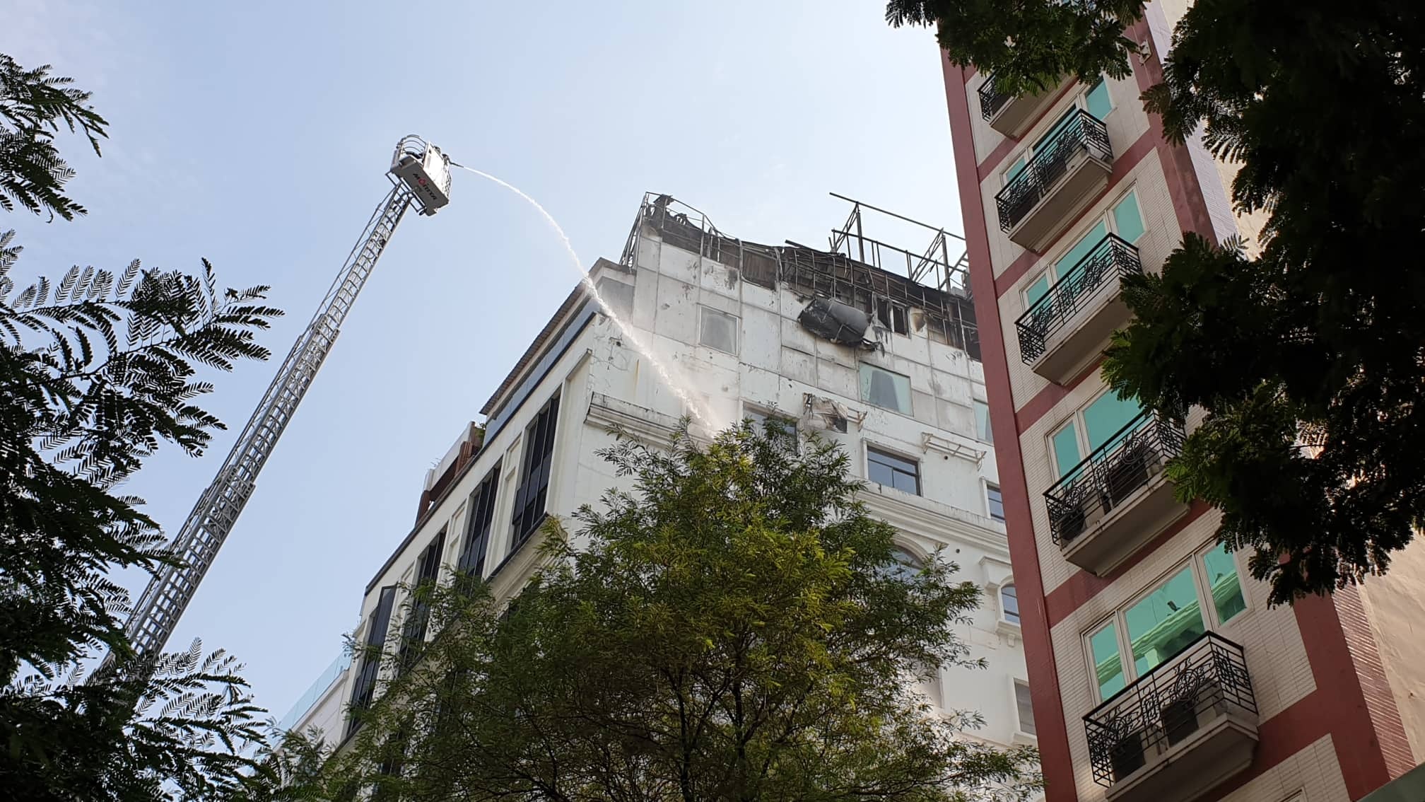 cháy khách sạn giữa trung tâm sài gòn ảnh 2 chay khach san giua trung tam sai gon anh 2