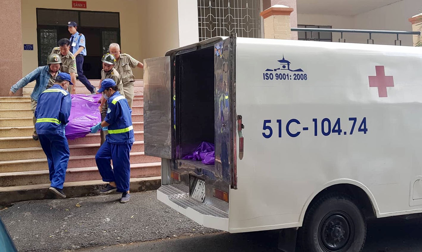 người đàn ông rơi lầu chung cư ảnh 2 nguoi dan ong roi lau chung cu anh 2