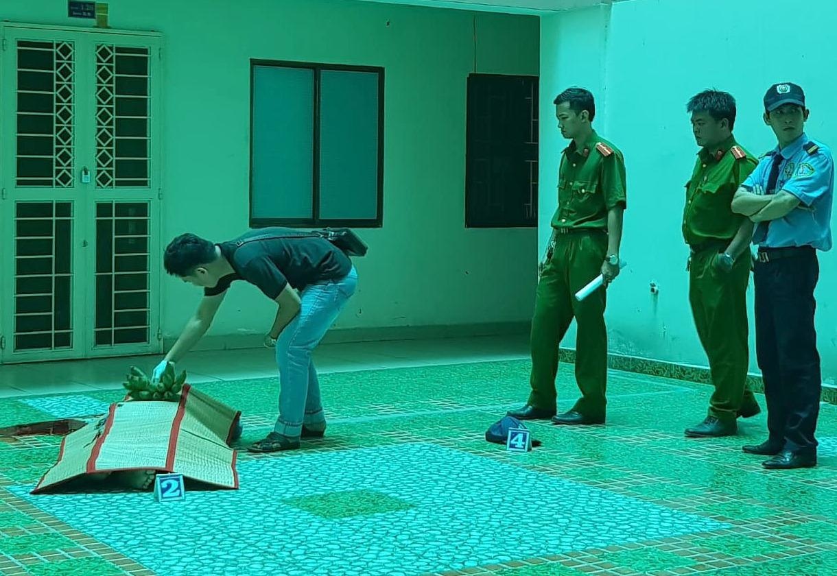 Nguoi dan ong tu vong khi roi tu tang cao chung cu o Sai Gon hinh anh