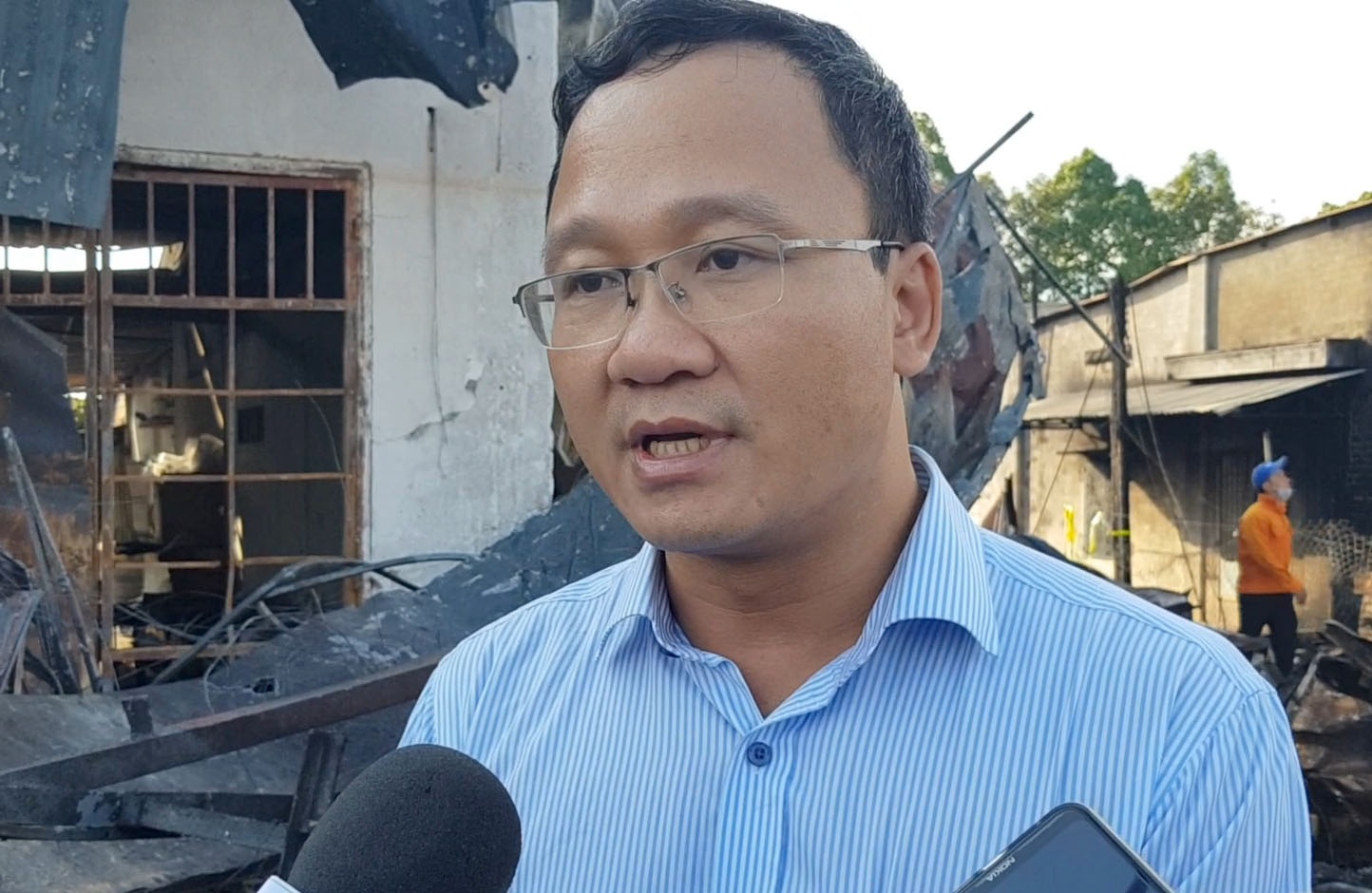 Ong Khuat Viet Hung: ‘Xe bon chay toc do rat cao’ hinh anh