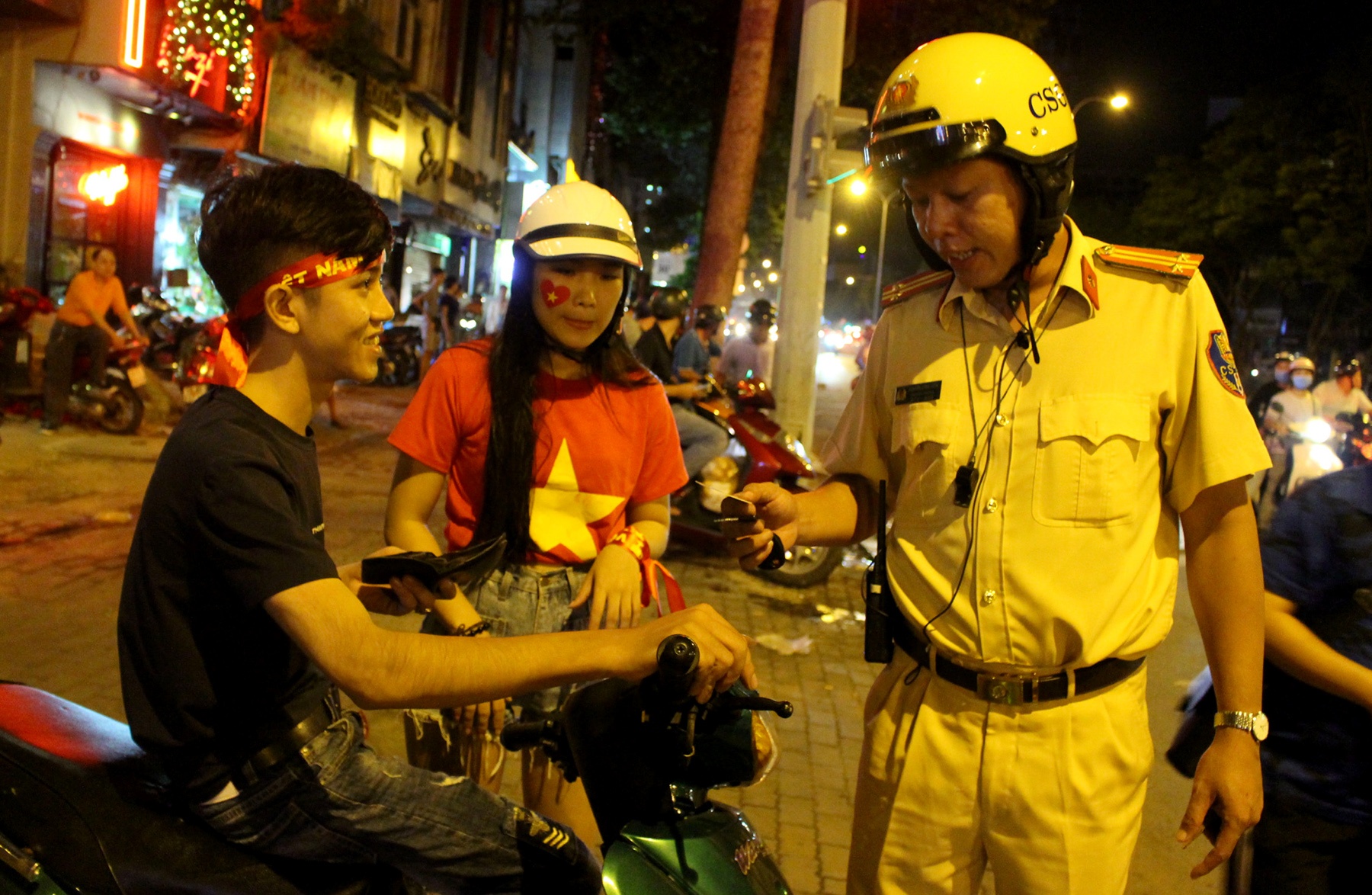 tạm giữ xe đi bão ở sài gòn ảnh 1 tam giu xe di bao o sai gon anh 1