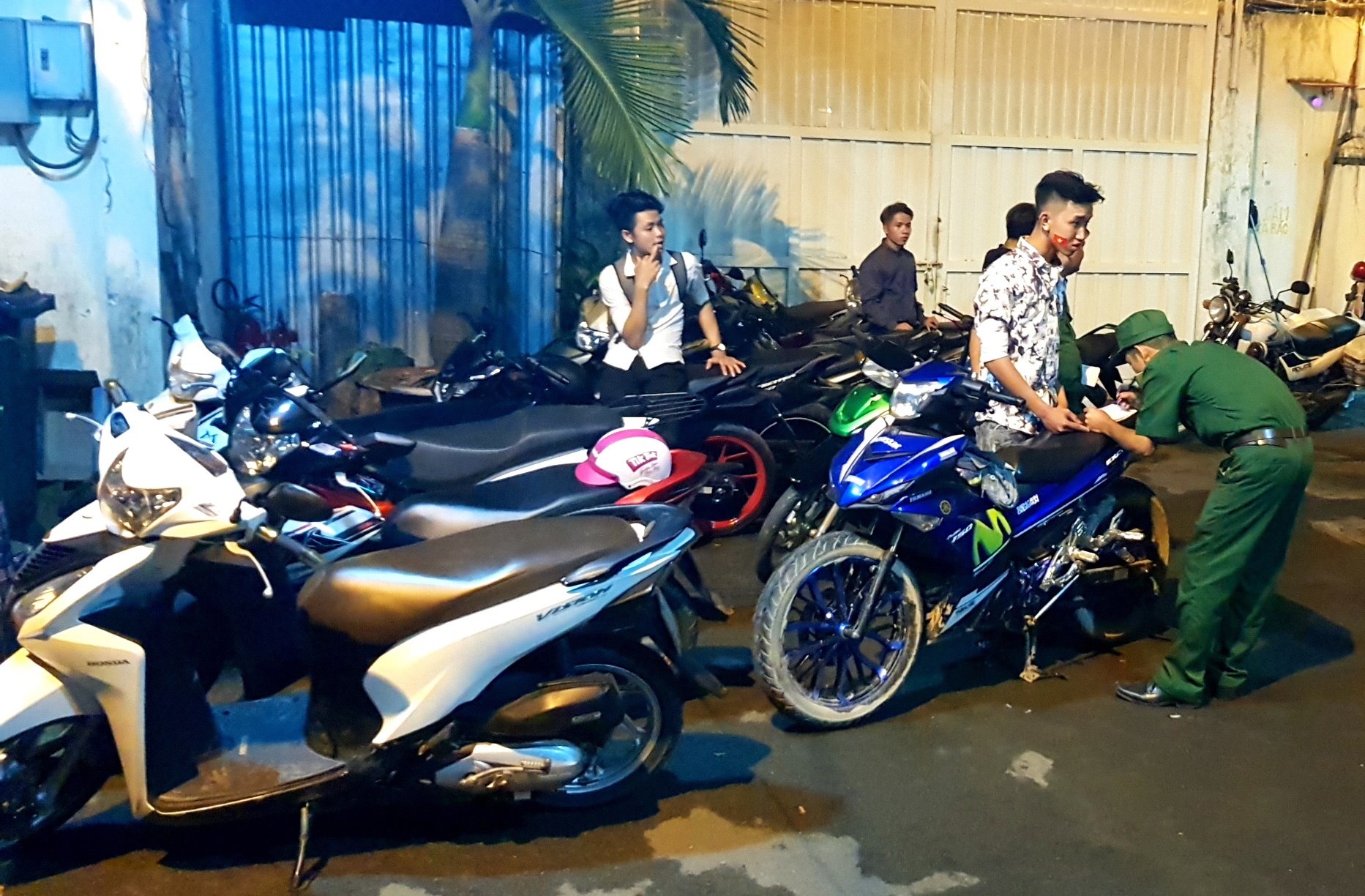 xu ly hang tram nguoi di bao anh 9