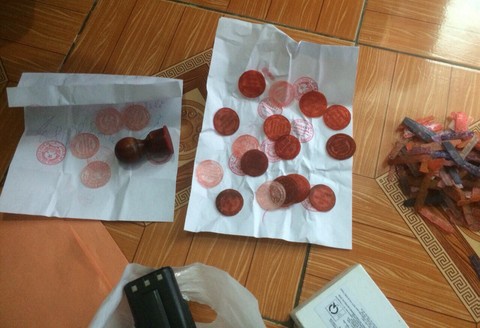 Nhom nguoi chuyen lam bang gia o Sai Gon bi bat hinh anh