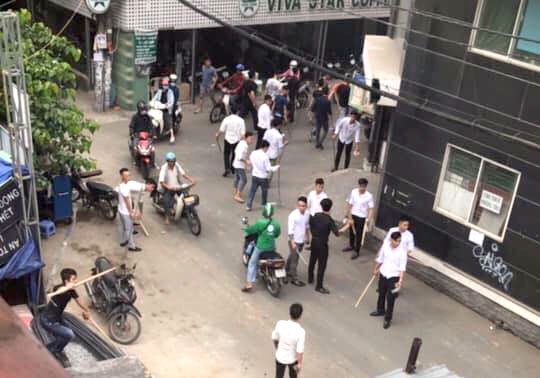 2 nhom thanh nien hon chien anh 2