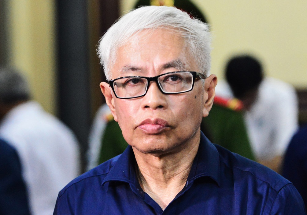 Ong Tran Phuong Binh tiep tuc bi khoi to cung 9 bi can khac hinh anh