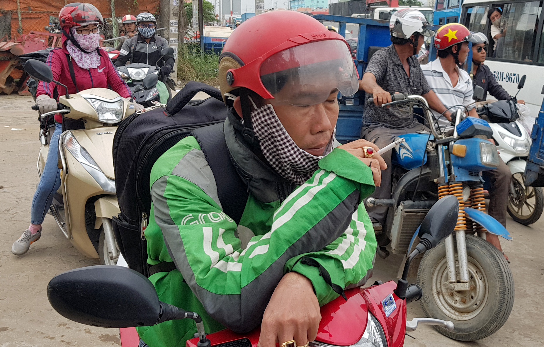 oto dan hang ngang tren quoc lo anh 5