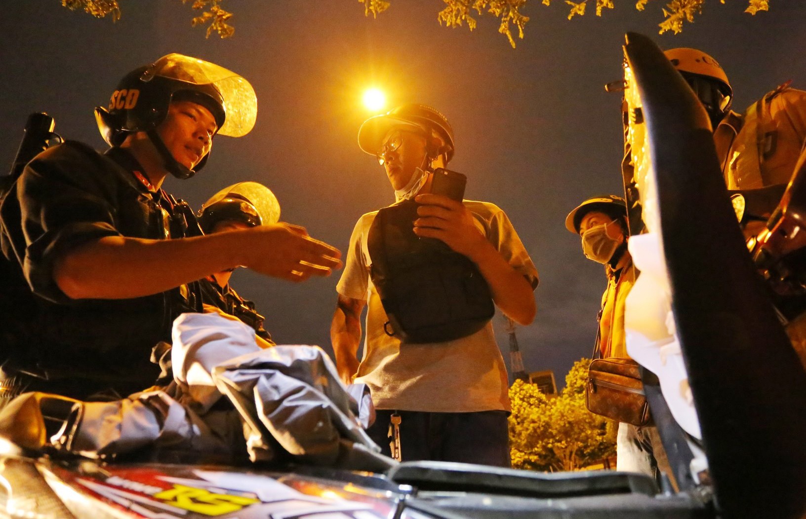 Co 363, toi pham cuop giat o Sai Gon chun tay hinh anh